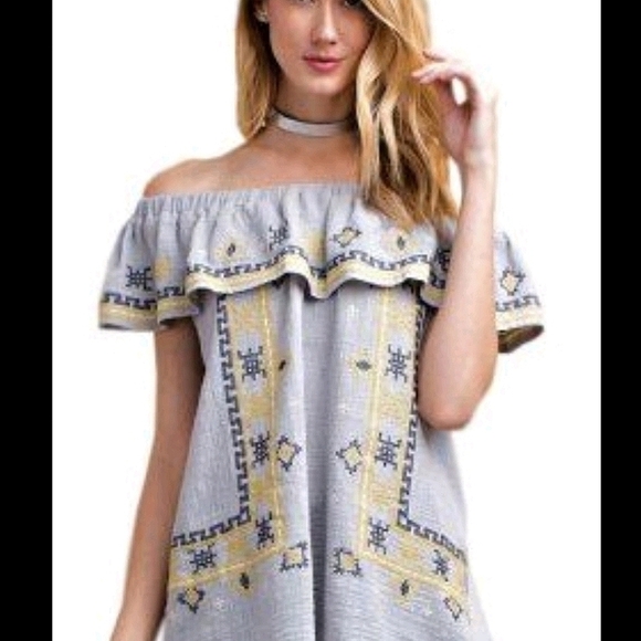 Easel Los Angeles Kylee Embroidered Top Red NWT - Picture 5 of 13